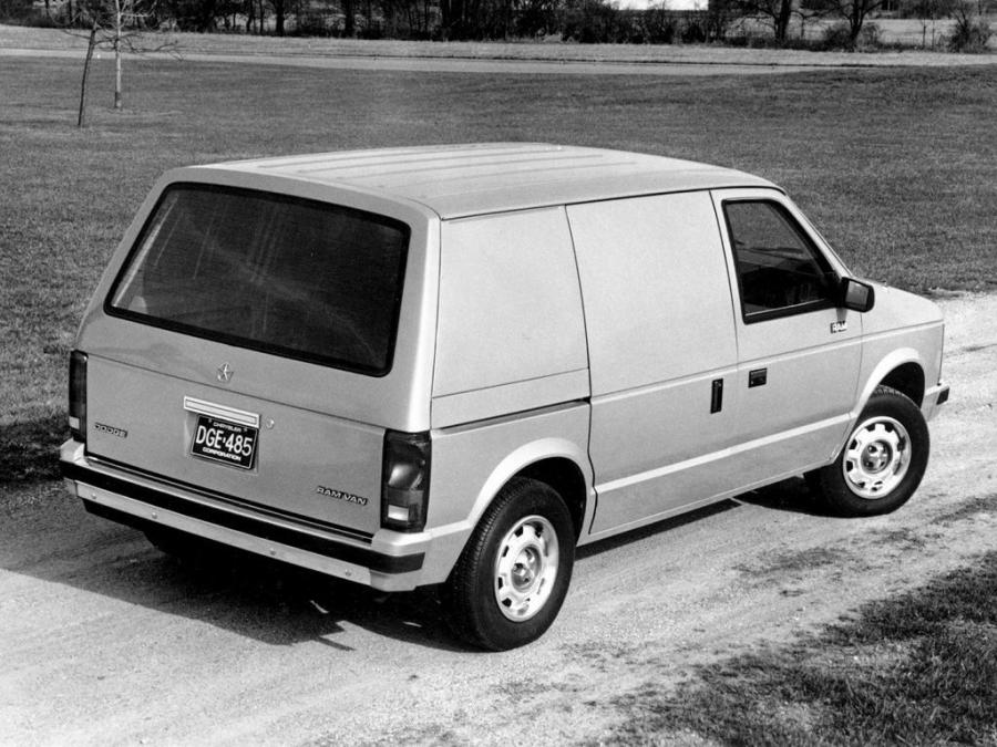  Dodge Mini Ram Van 1984 года  (фото 6 из 11)